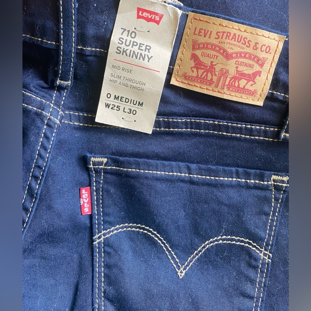 Levi’s 710 Mid Rise Jeans - Picture 4 of 5